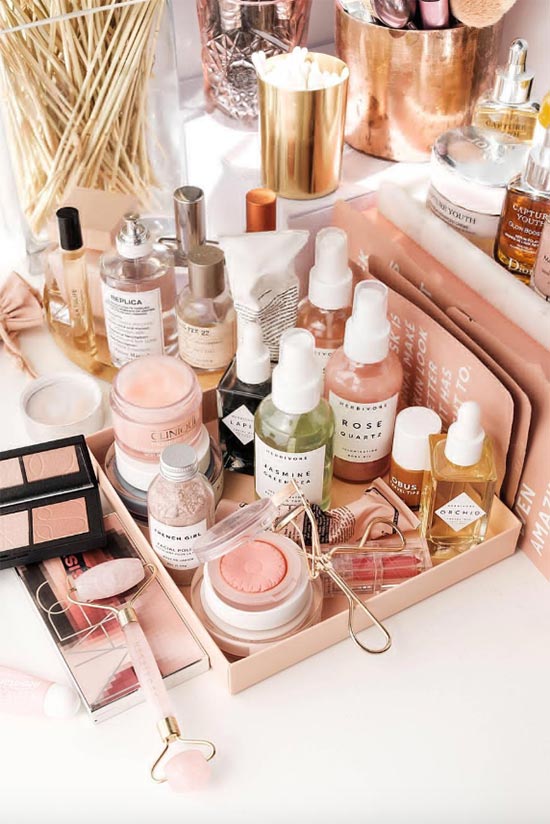 Unlock Radiant Skin: The Benefits & Best Uses of Facial Oils