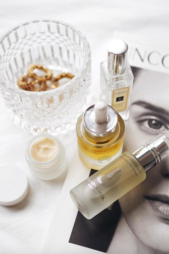 Unlock Radiant Skin: The Benefits & Best Uses of Facial Oils