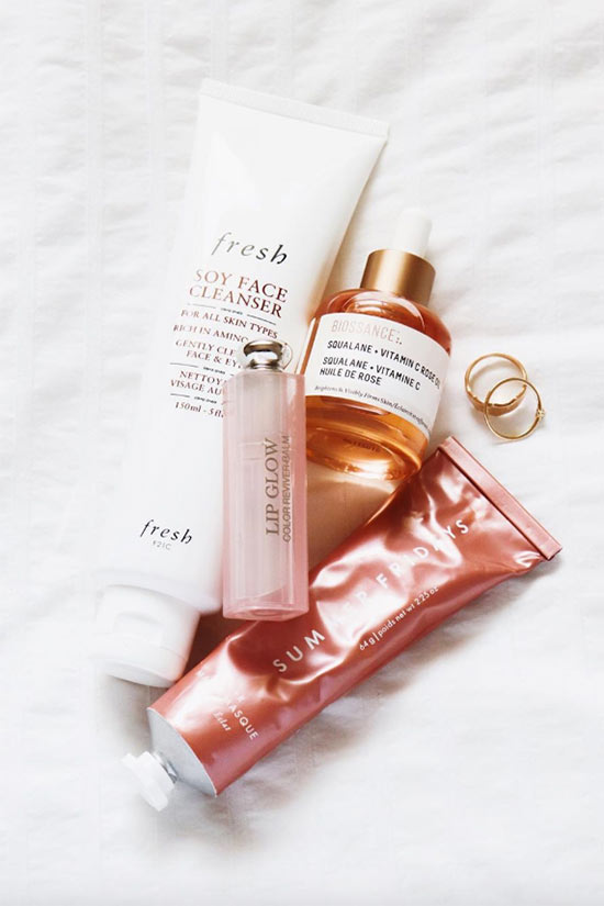 Unlock Radiant Skin: The Benefits & Best Uses of Facial Oils