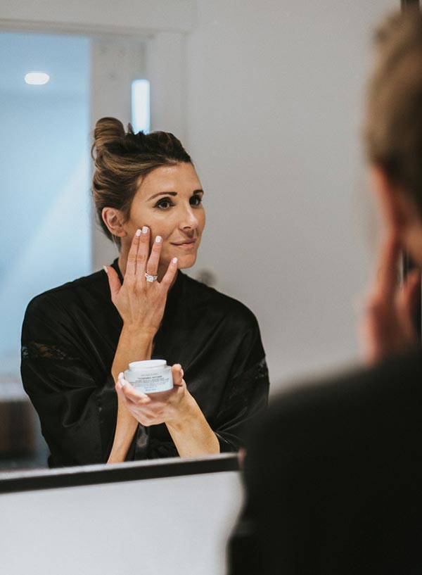 Hyaluronic Acid: Benefits, Uses & Side Effects for Radiant Skin