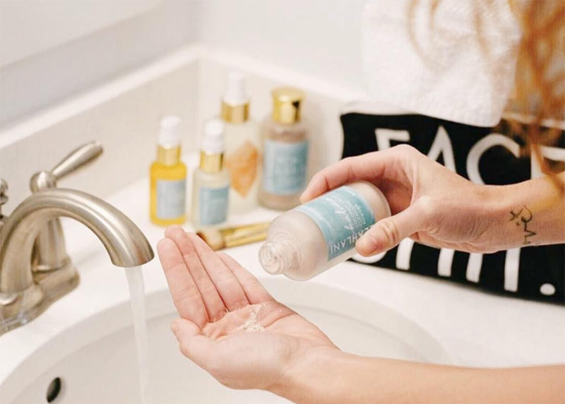 Powder Cleansers: Your Guide to Gentle & Convenient Exfoliation