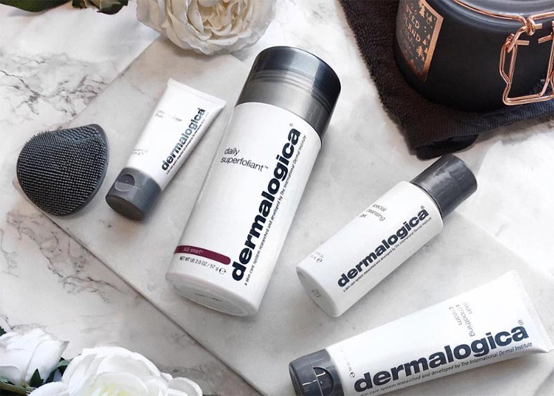 Powder Cleansers: Your Guide to Gentle & Convenient Exfoliation