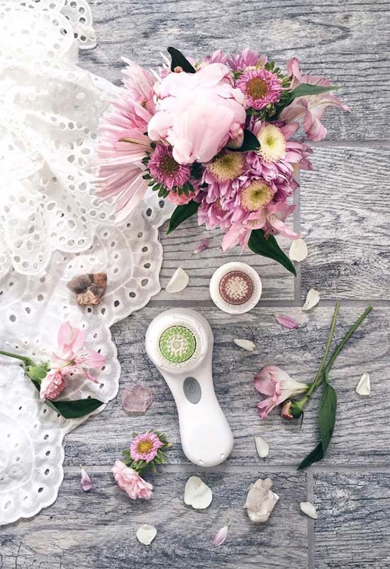 Facial Cleansing Brushes: Benefits, How-To & Best Practices