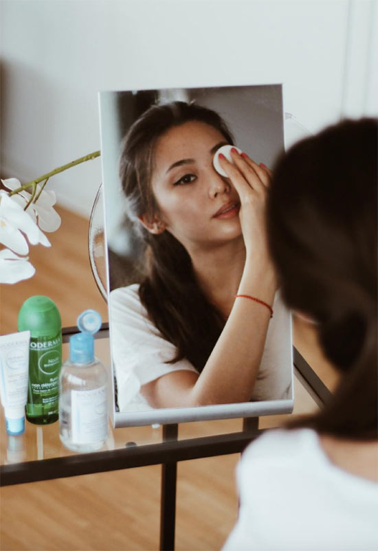 Expert Guide: How to Remove Makeup Effectively & Safely