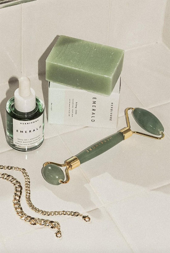 Jade Rollers: Benefits, Myths & How to Use for Glowing Skin