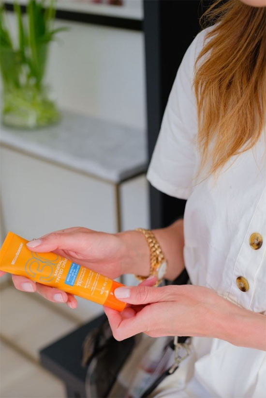 Top 23 Sunscreens for Oily Skin: Non-Greasy & Effective