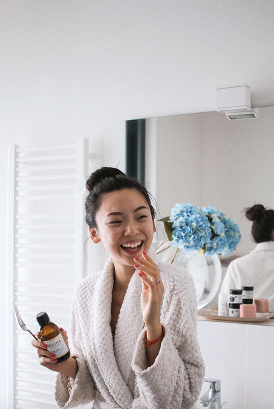 Oil Pulling for Teeth: Benefits, How-To & Scientific Evidence