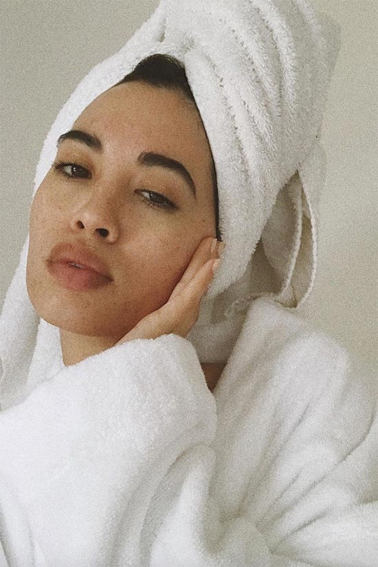 The Ultimate Guide to Dry Skin Care: Routine, Remedies & Products