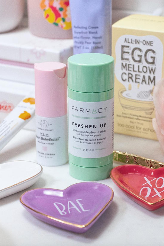 The Ultimate Guide to Dry Skin Care: Routine, Remedies & Products
