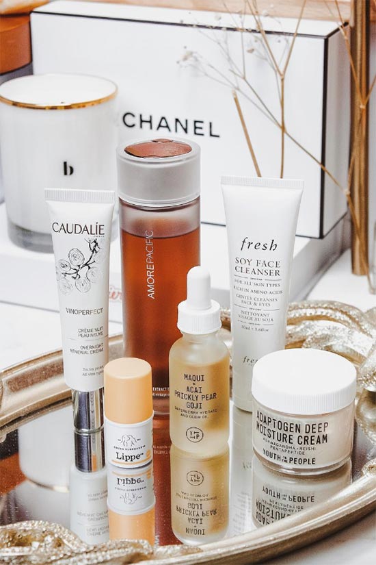 The Ultimate Guide to Dry Skin Care: Routine, Remedies & Products