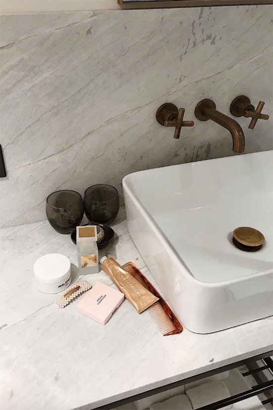 The Ultimate Guide to Oily Skin Care: Products, Routine & Tips
