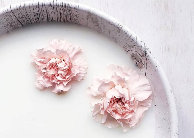 Milk Bath Benefits & DIY Recipes: Achieve Radiant Skin