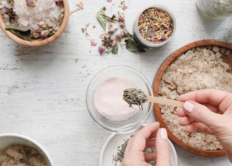 Best Bath Salts & Soaks for Stress Relief & Skin Health | Expert Guide