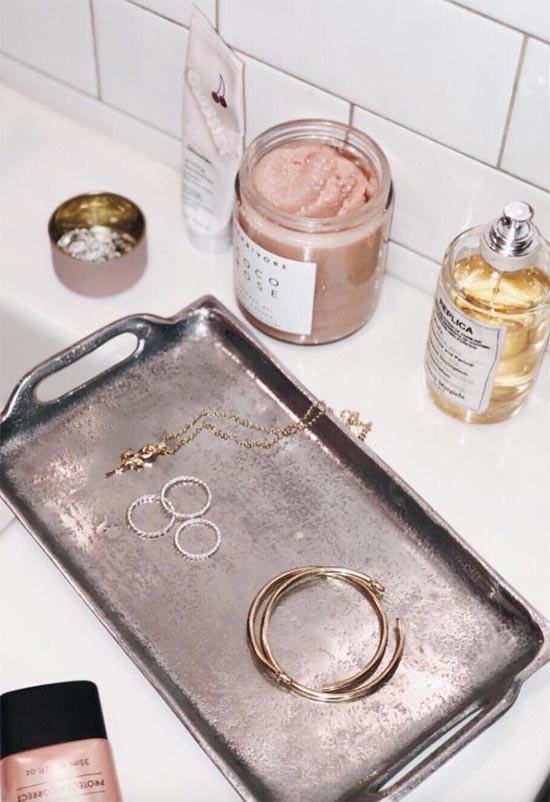 Body Polishing: Benefits, How-To & Top 15 At-Home Scrubs