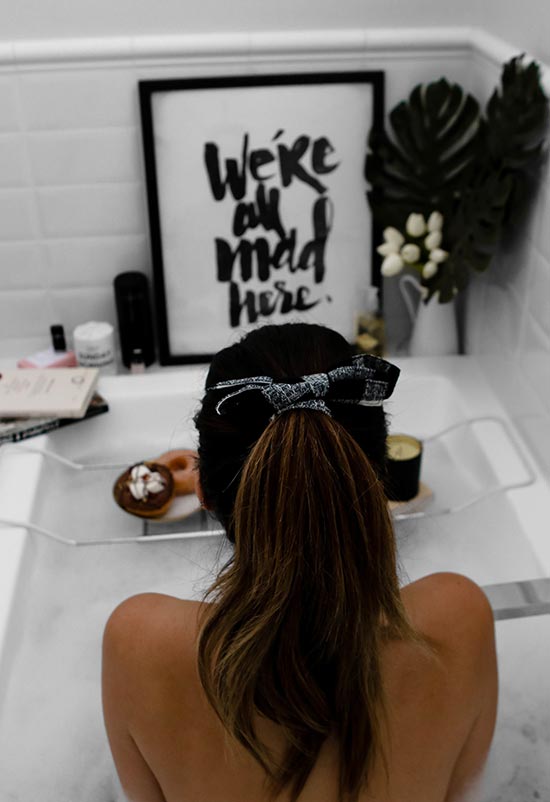 Body Polishing: Benefits, How-To & Top 15 At-Home Scrubs