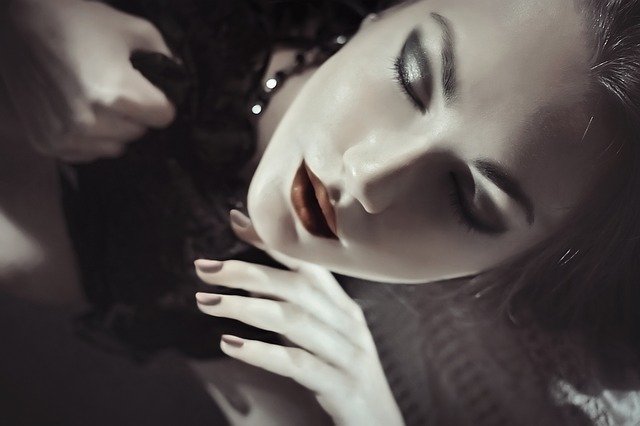 Enhance Your Eyes: Simple Makeup Tips for a Brighter, More Alert Look