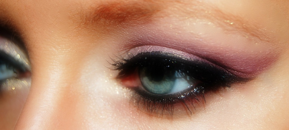 Glossy Lids: How to Achieve the Celebrity-Inspired Look