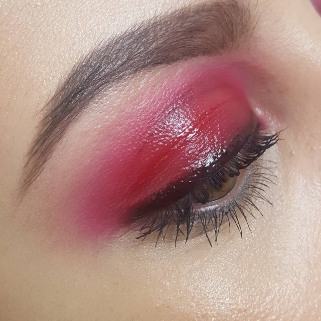 Glossy Lids: How to Achieve the Celebrity-Inspired Look