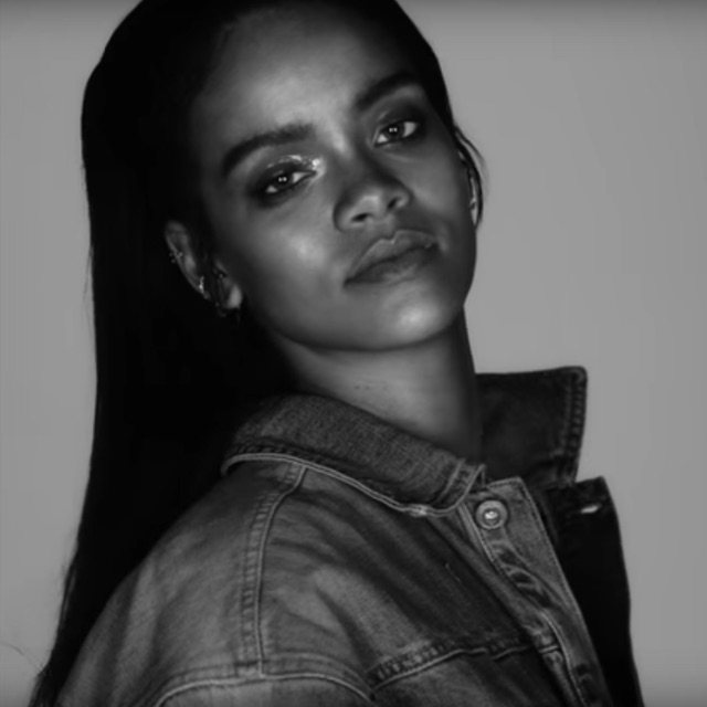 Glossy Lids: How to Achieve the Celebrity-Inspired Look