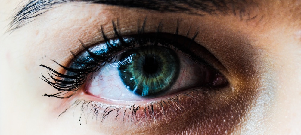 Mascara Application Guide: Achieve Stunning Lashes - Expert Tips