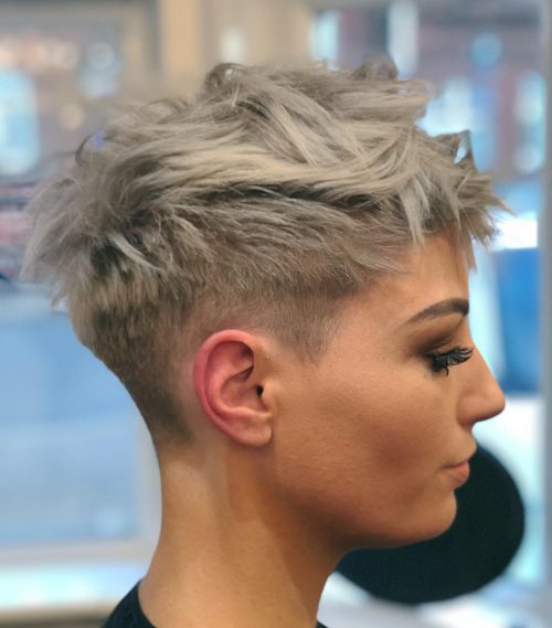 Best Short Hairstyles for Thick Hair: 2024 Trends & Styles