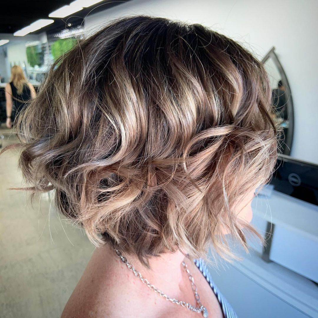 Short Layered Bob Haircuts: Styles & Styling Tips