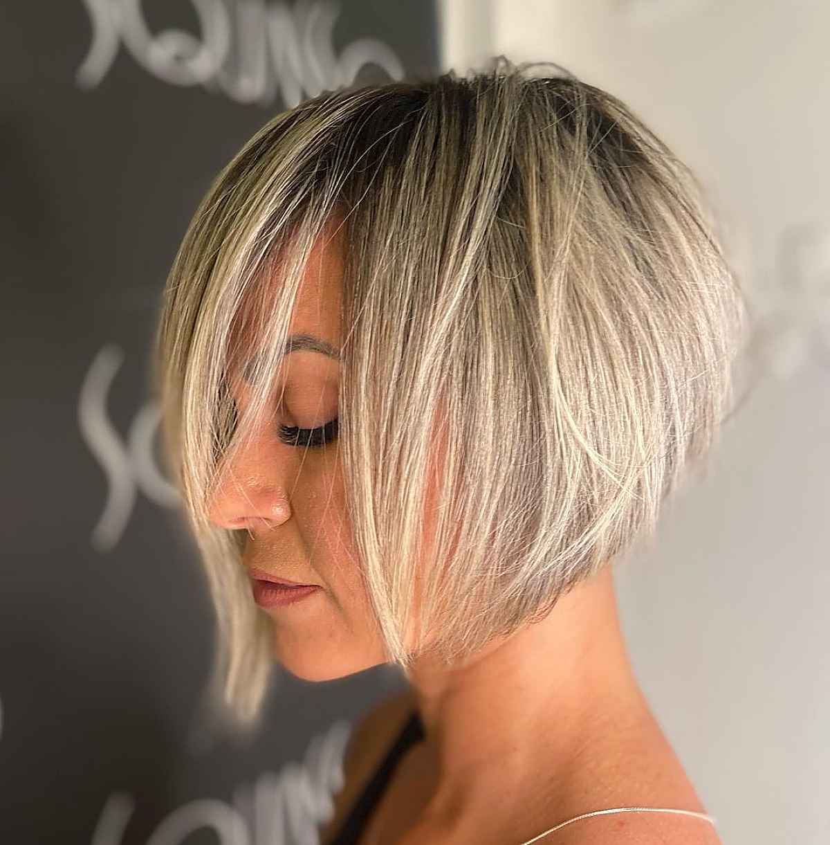 Chin-Length Layered Bobs: Styles, Tips & How to Style