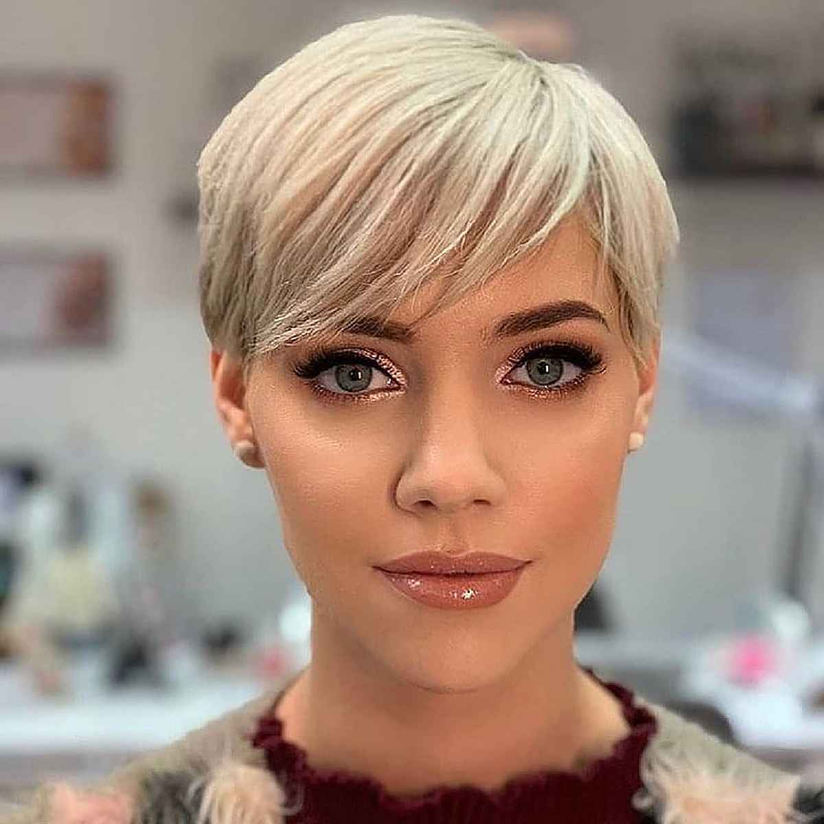 25 Stylish Short Haircuts with Side Bangs for Women | [Year]