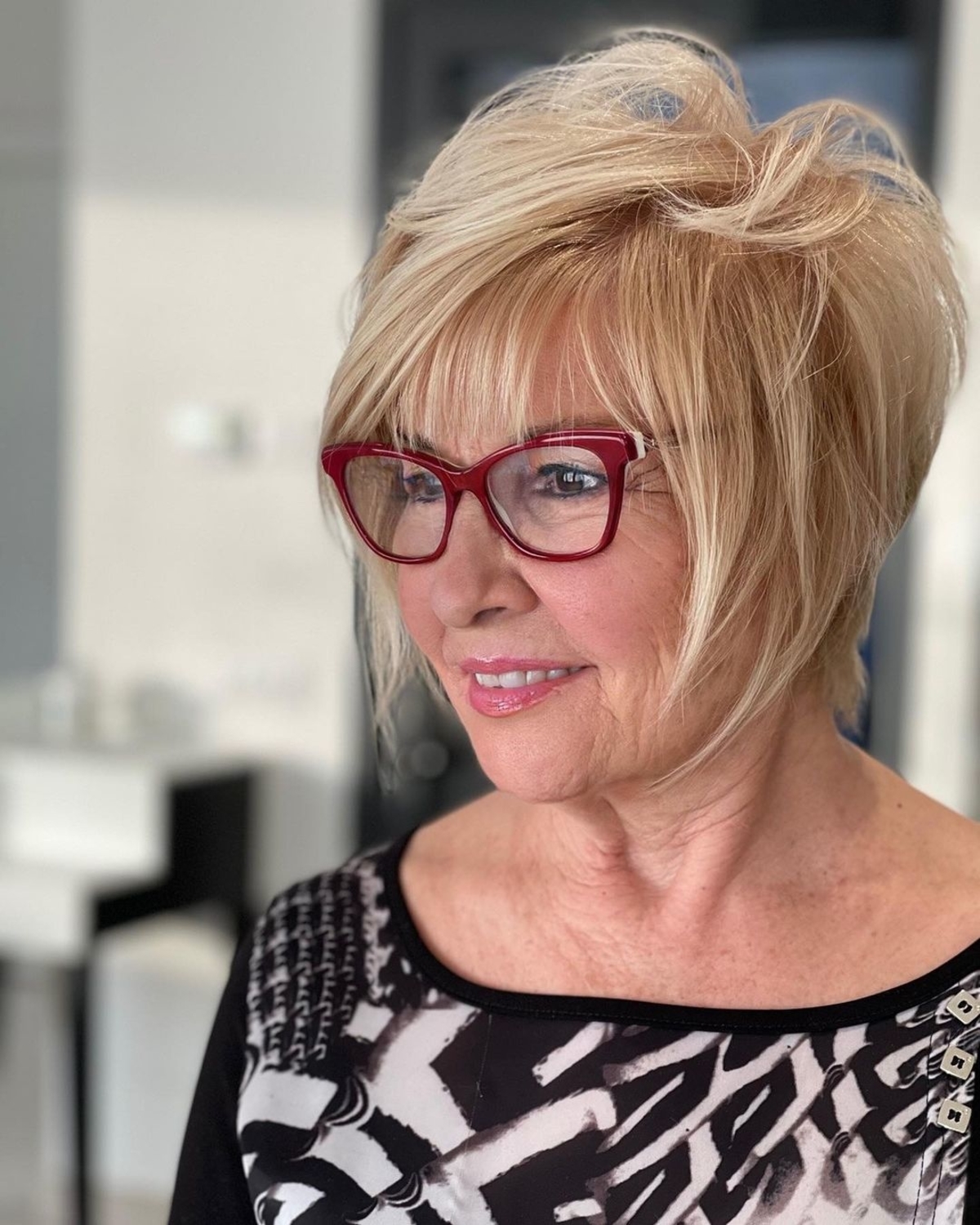 Best Short Hairstyles for Thinning Hair: Volume & Style for Mature Women