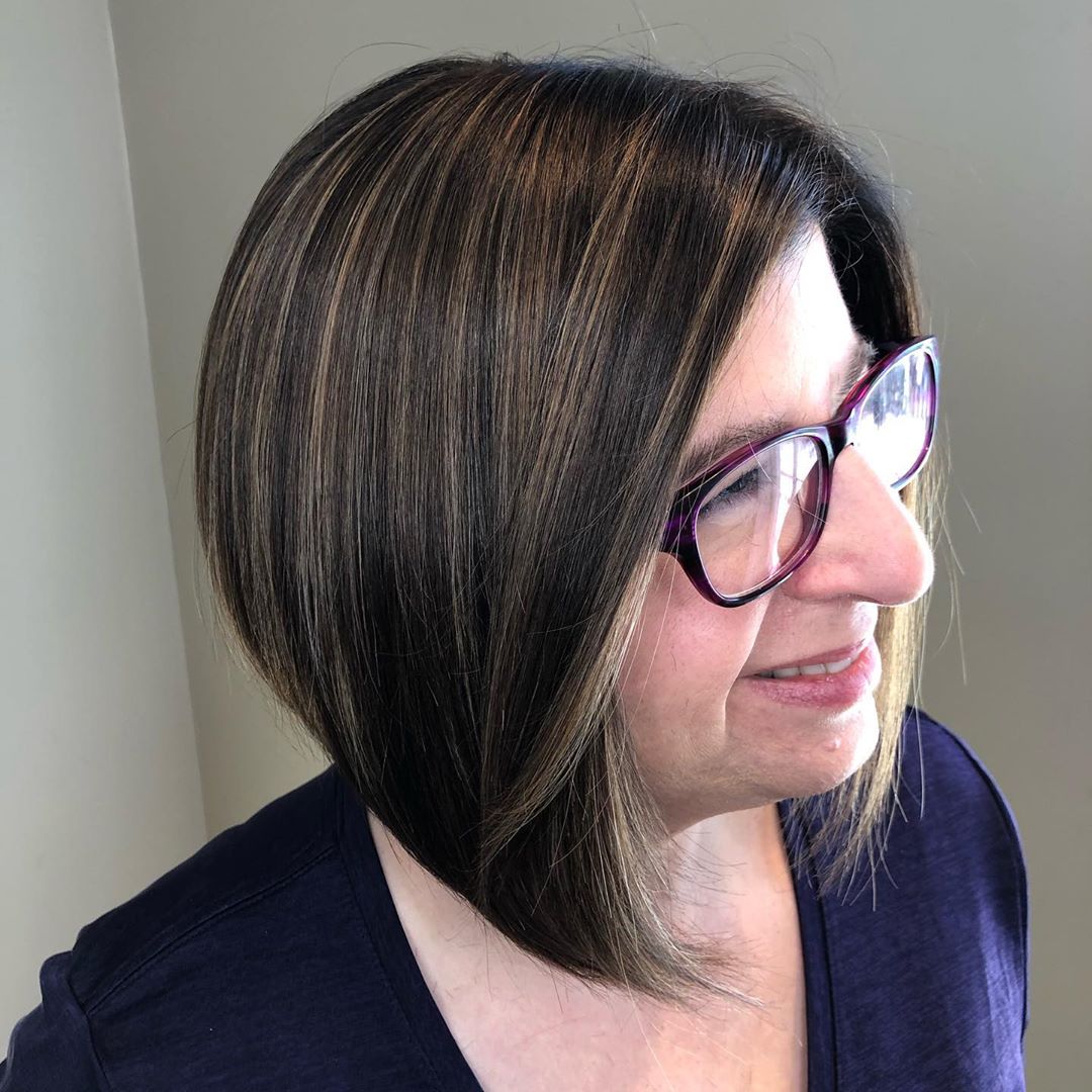 Best Short Hairstyles for Women Over 50 with Round Faces | Expert Advice