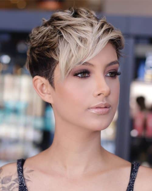 Best Short Haircuts for Oval Faces: 2024 Styles & Tips