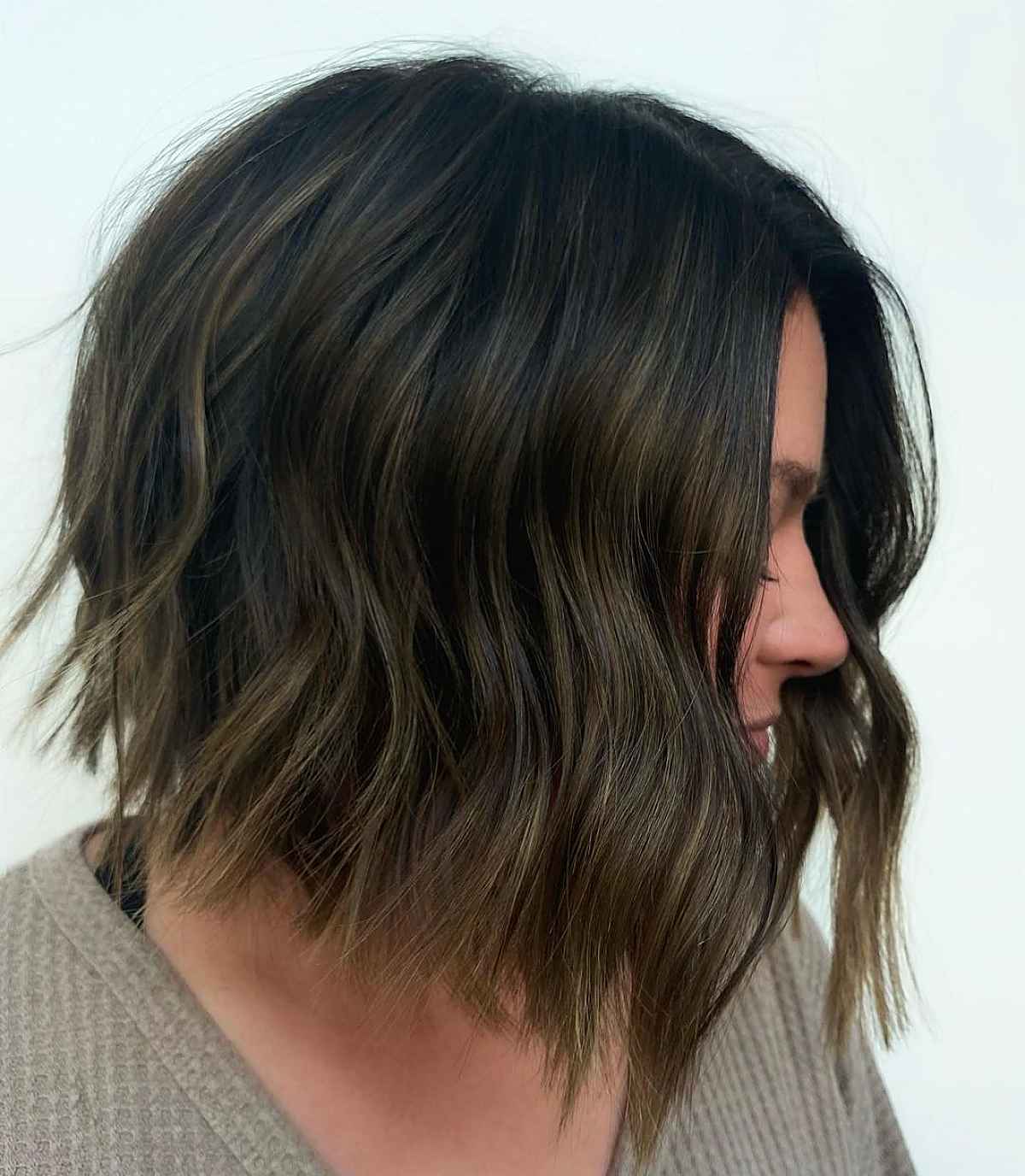 Trending Wavy Bob Haircuts: 19 Stylish Looks for 2024