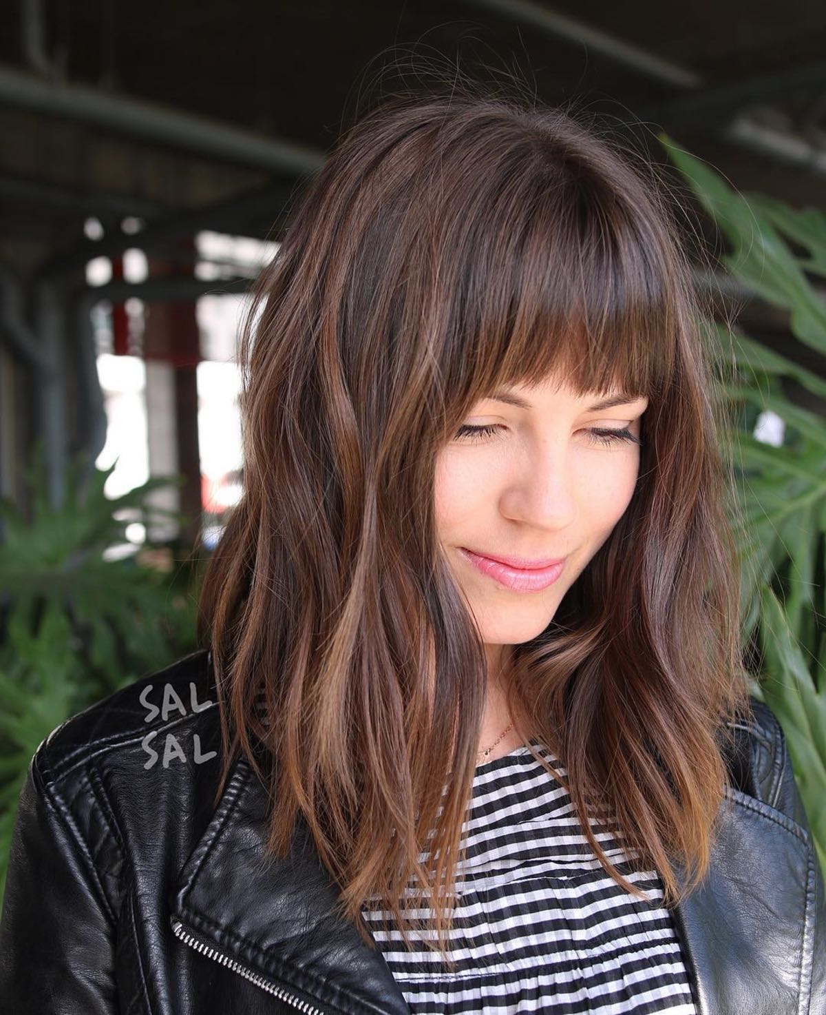 Trending Medium Hairstyles with Bangs | 2024 Guide
