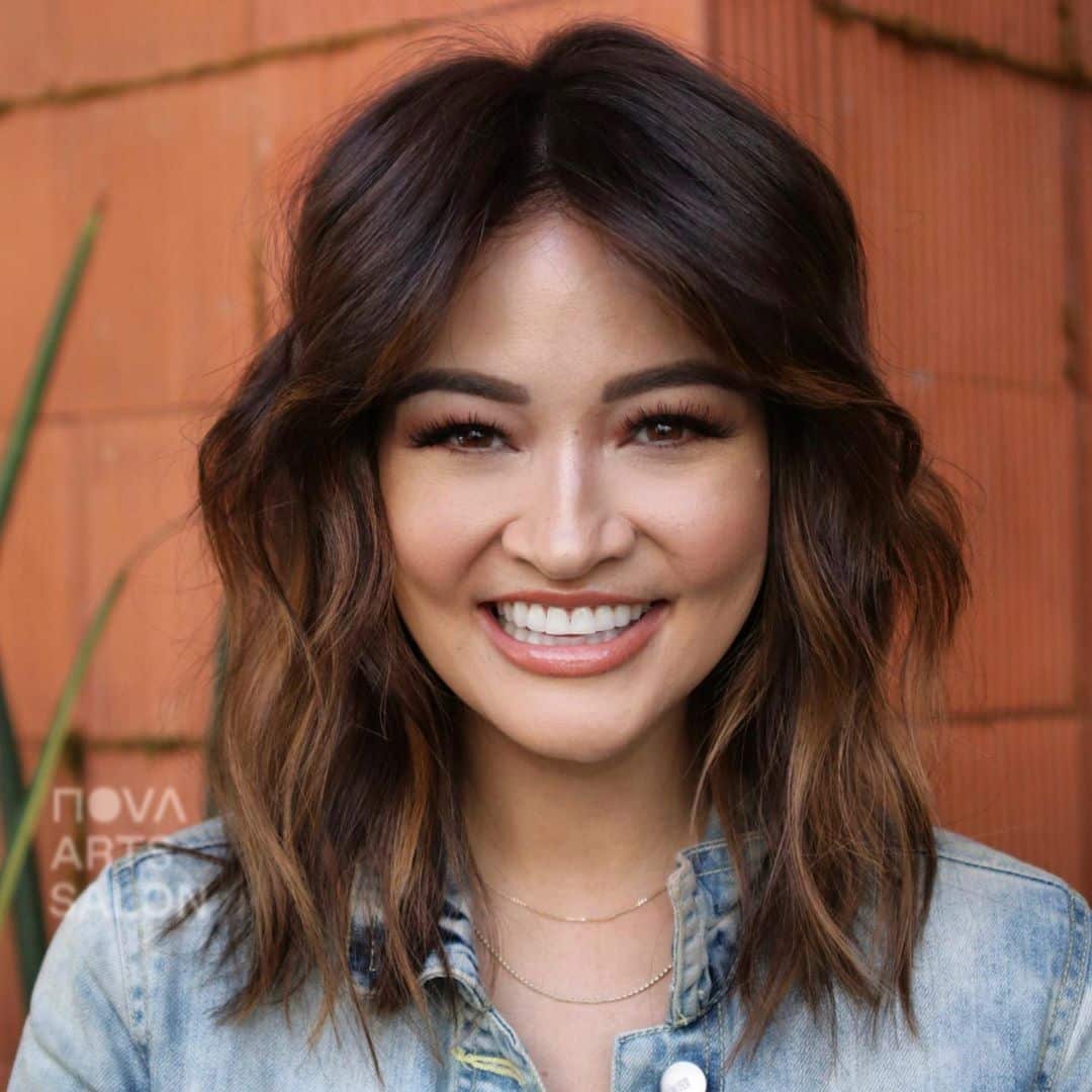 Best Medium Hairstyles for Round Faces: 2024 Trends