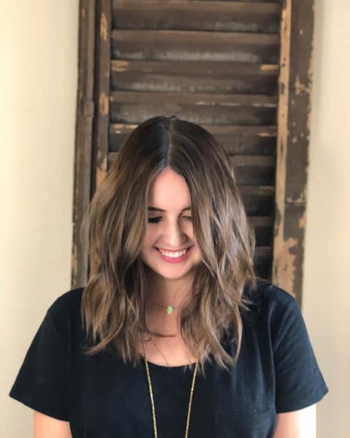 Best Medium Hairstyles for Square Faces in 2024 | Expert Guide
