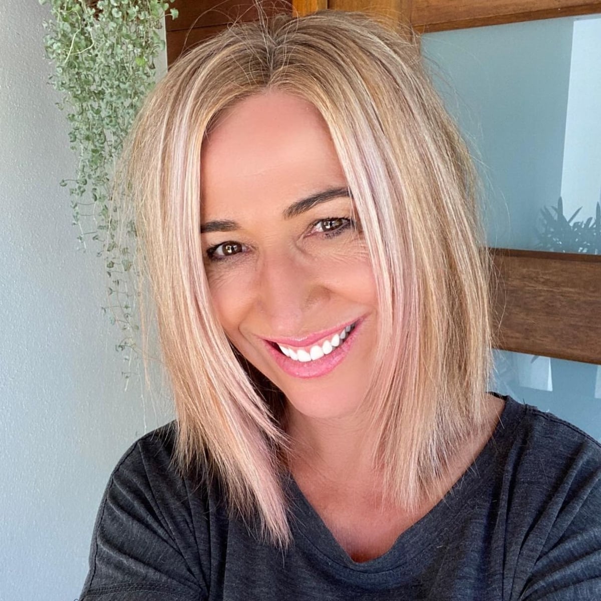 19 Stunning Medium Layered Bob Haircuts for Shoulder Length Hair | [Year]