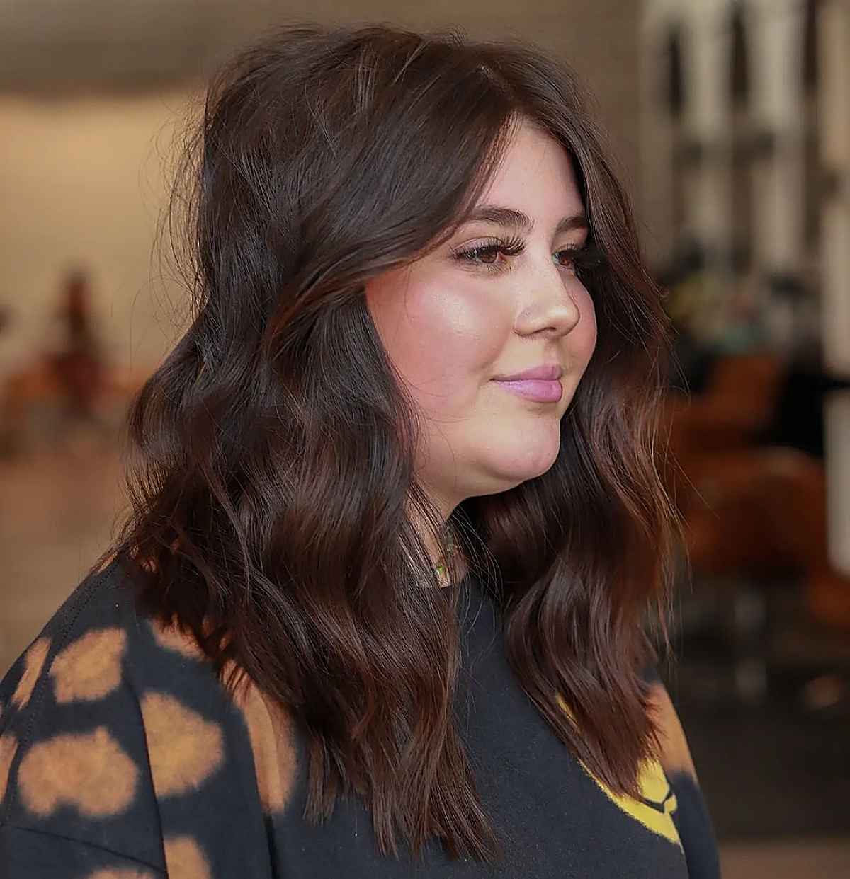 Best Long Hairstyles for Round Faces: 19 Flattering Styles (2024 Trends)