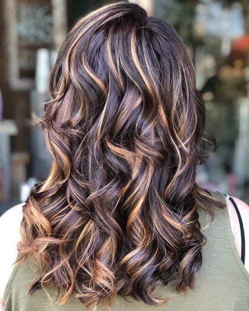 Caramel Highlights: Best Shades & Styles for Every Skin Tone in 2024