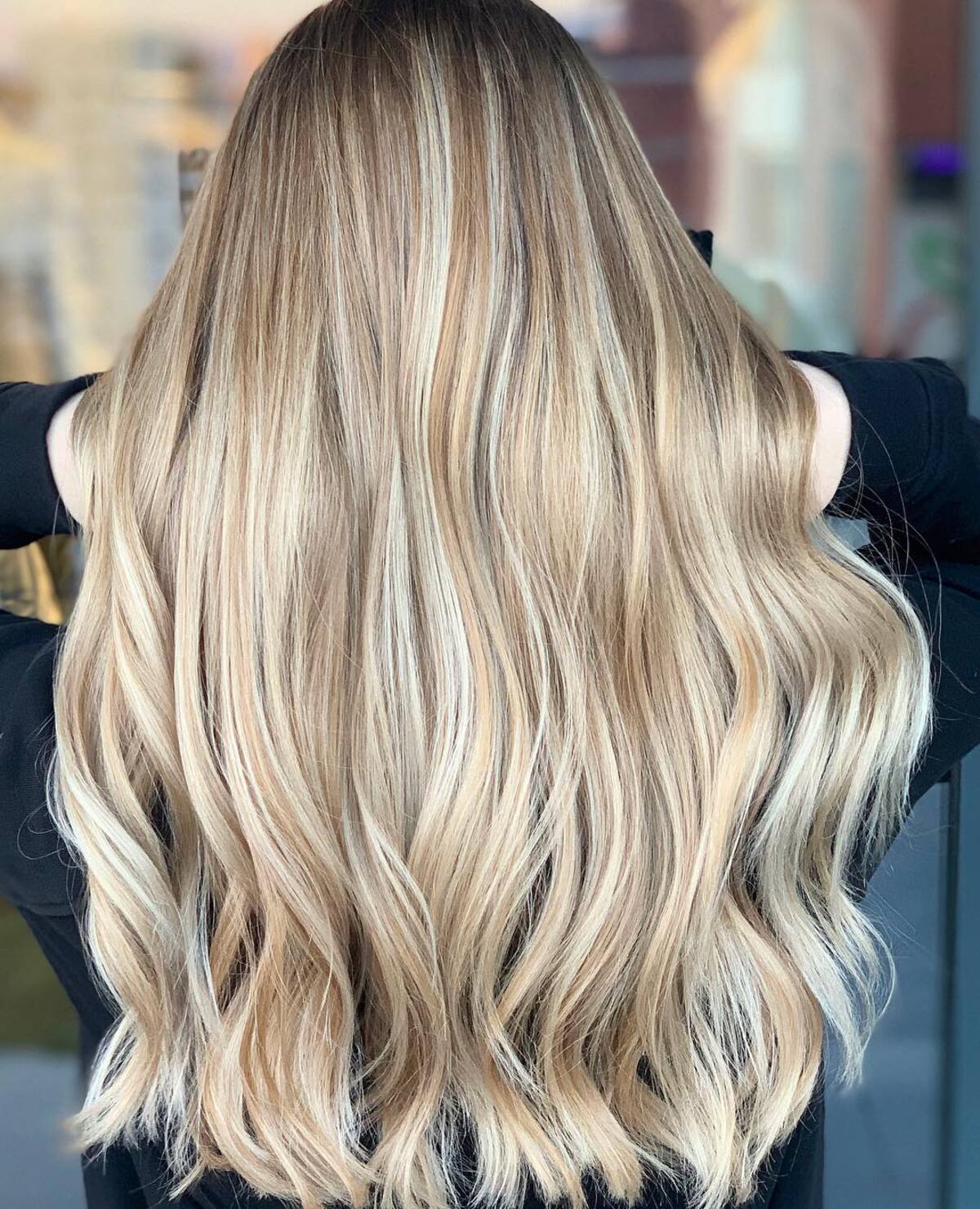 Expert Guide: 18 Ways to Achieve Perfect Light Blonde Highlights