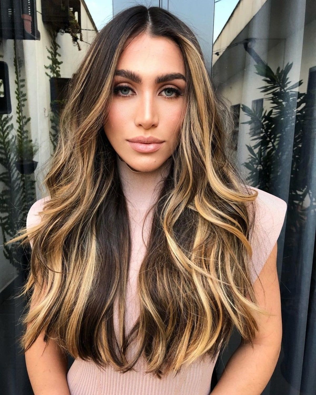 Dark Hair Highlights: 26 Stunning Examples & Expert Tips
