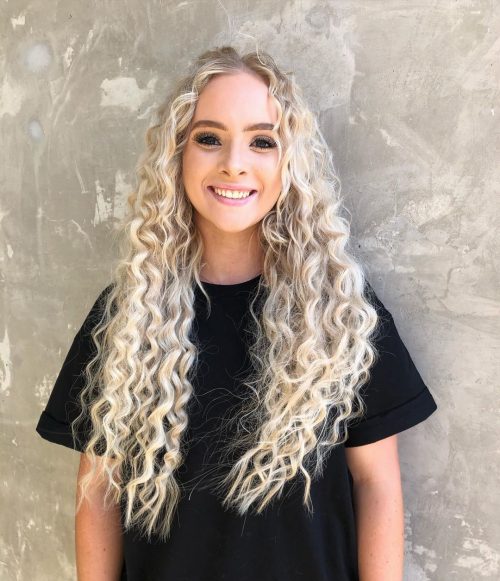 Trending Blonde Curly Hair Ideas & Care Tips for 2024
