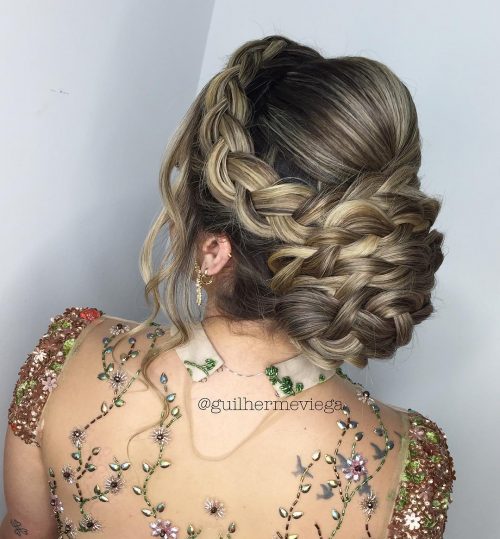 29 Effortless & Stylish Curly Hair Updos for 2024