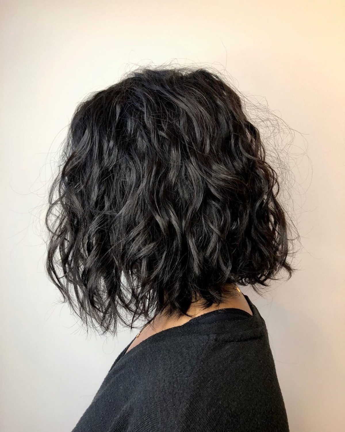 Wavy Perms: 19 Stylish Ideas for Effortless Beachy Waves
