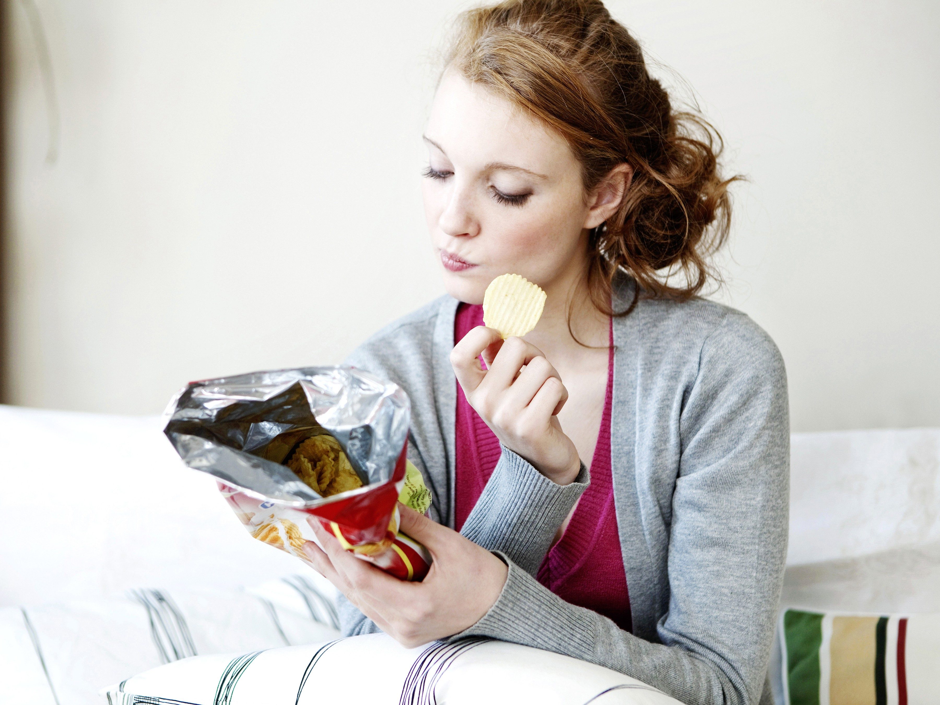 Effective Strategies to Curb Unhealthy Snacking Habits