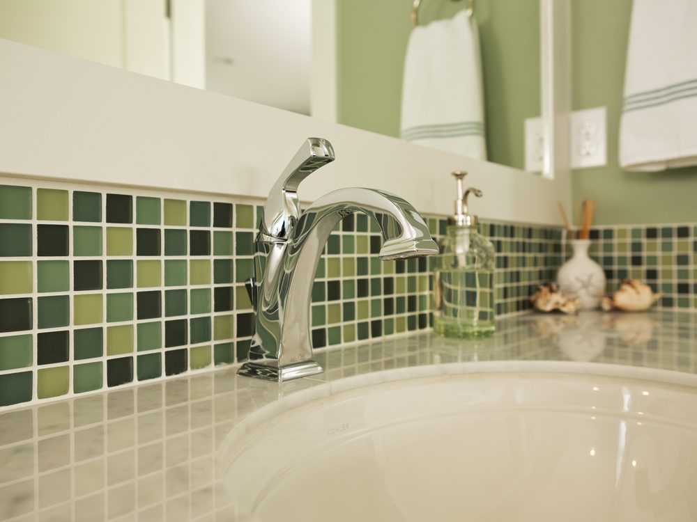 Effective Bathroom Cleaning: Simple Tips & Tricks