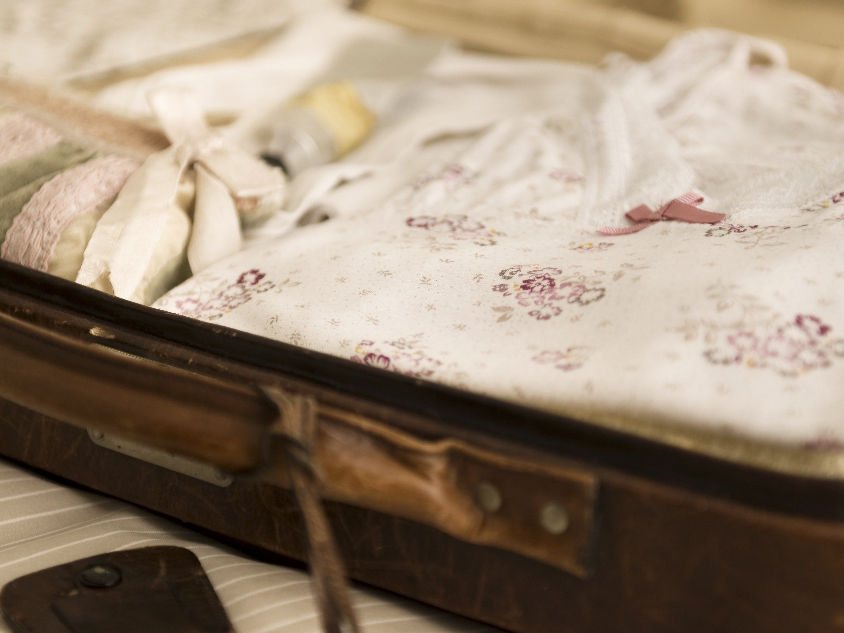 Declutter Your Closet: 14 Expert Tips for a Spacious Wardrobe