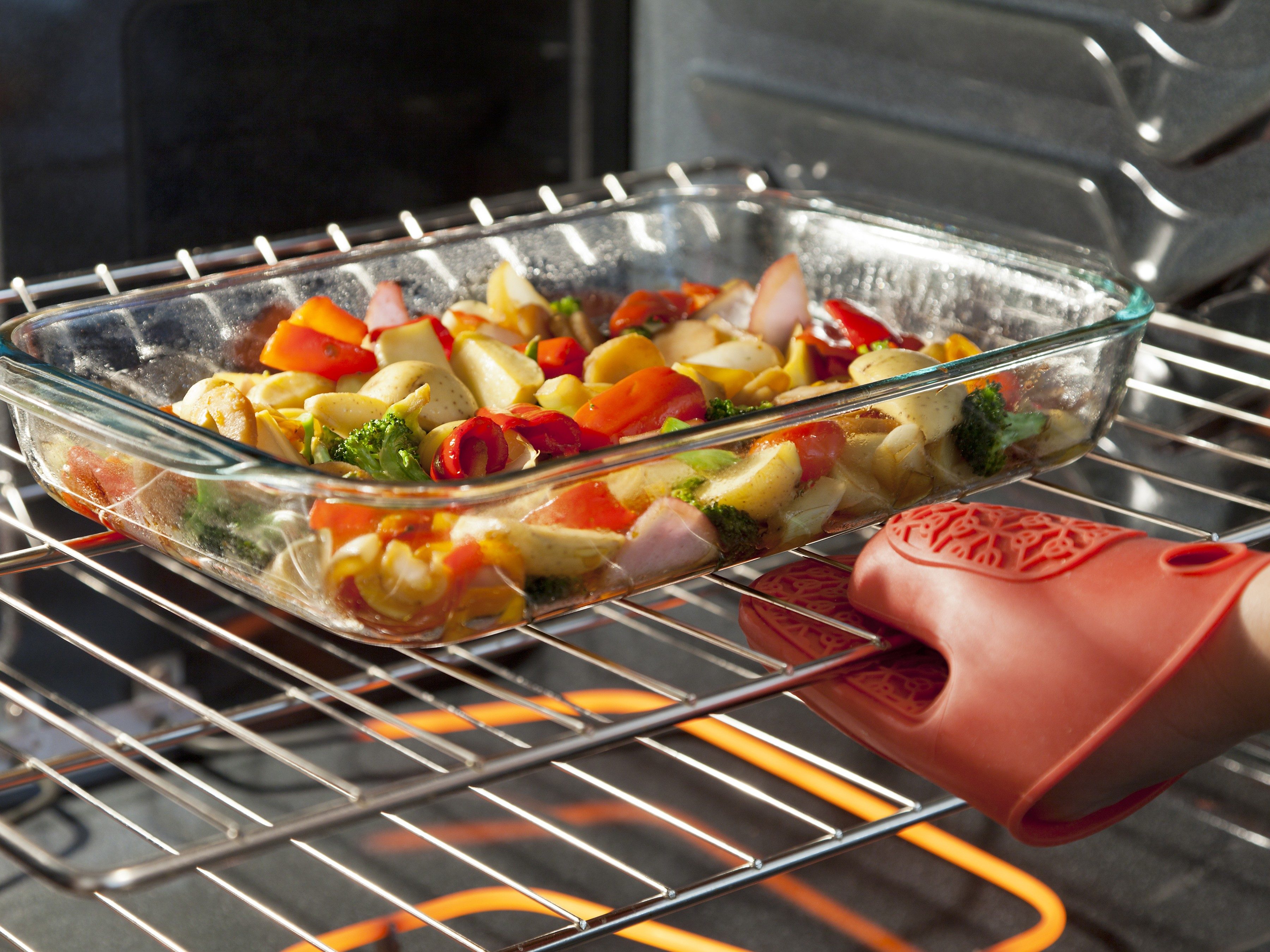 Effortless Cleaning: Simple Steps for Microwave, Stovetop & Oven