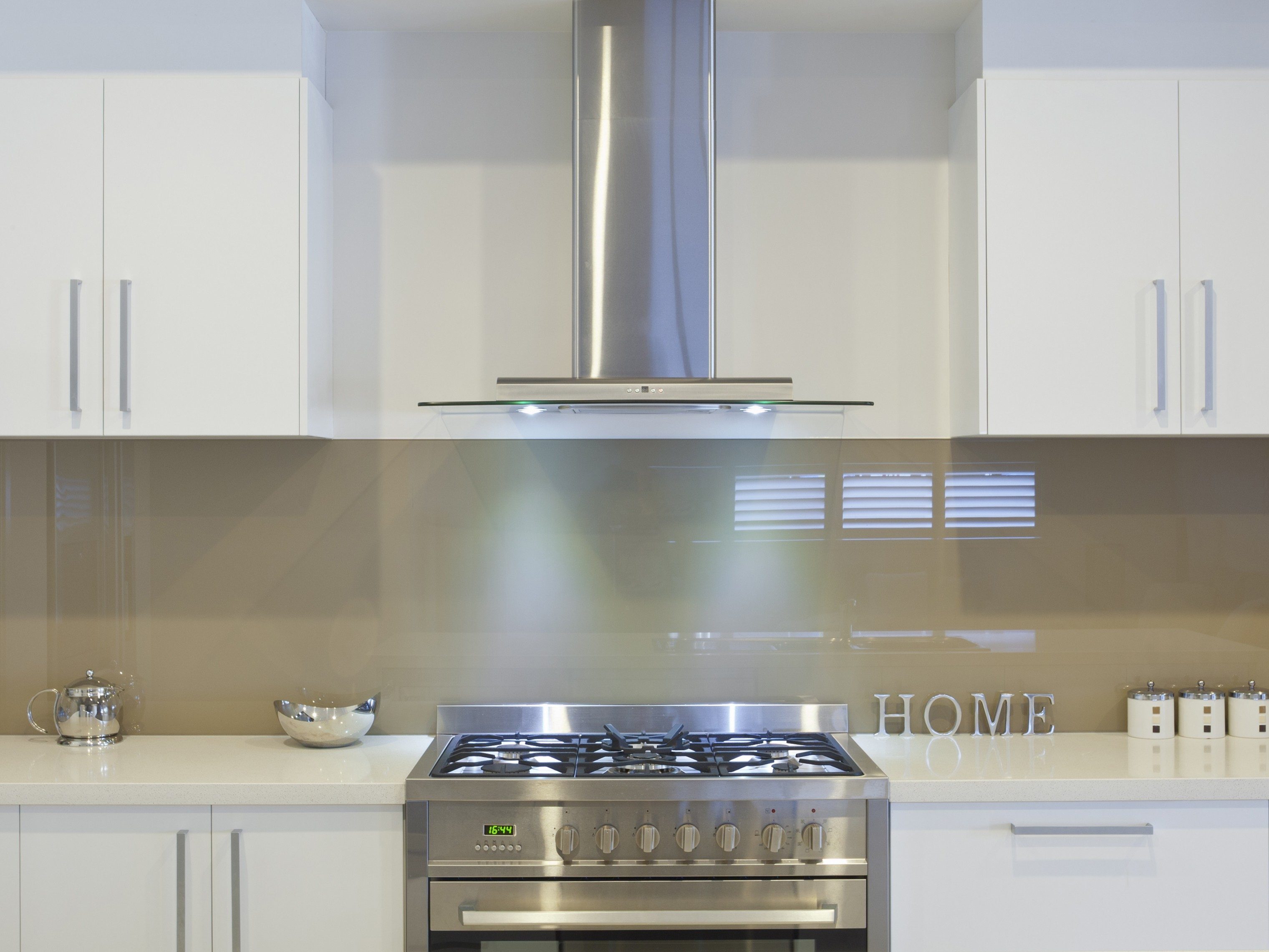 Effortless Cleaning: Simple Steps for Microwave, Stovetop & Oven
