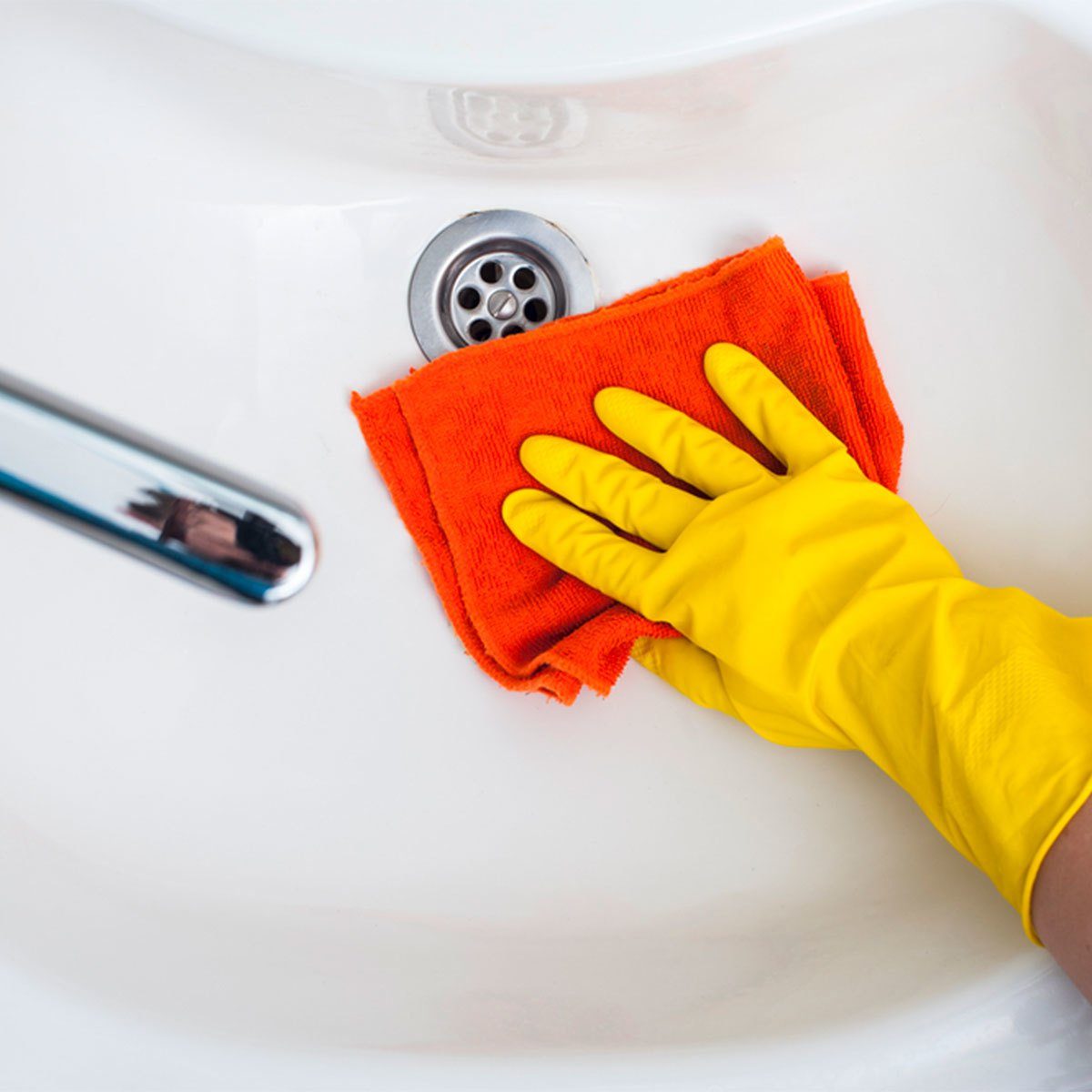 Effective Cleaning Hacks: 25 Proven Tips for a Spotless Home