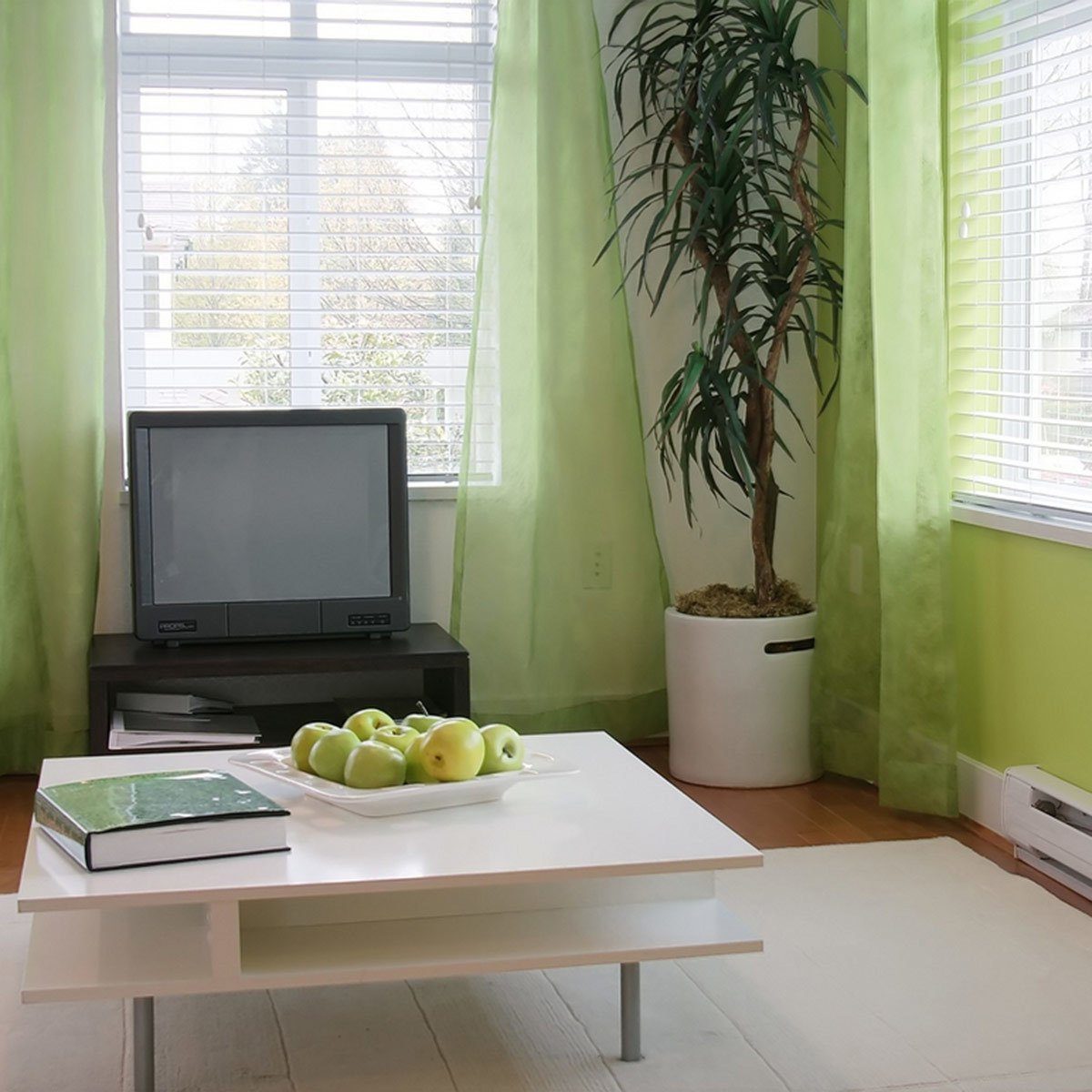 Effective Cleaning Hacks: 25 Proven Tips for a Spotless Home